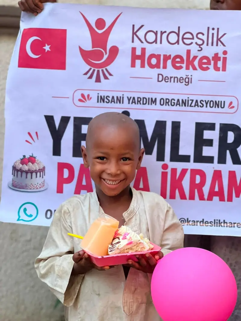 Yetimlere pasta ikramı, Kamerun